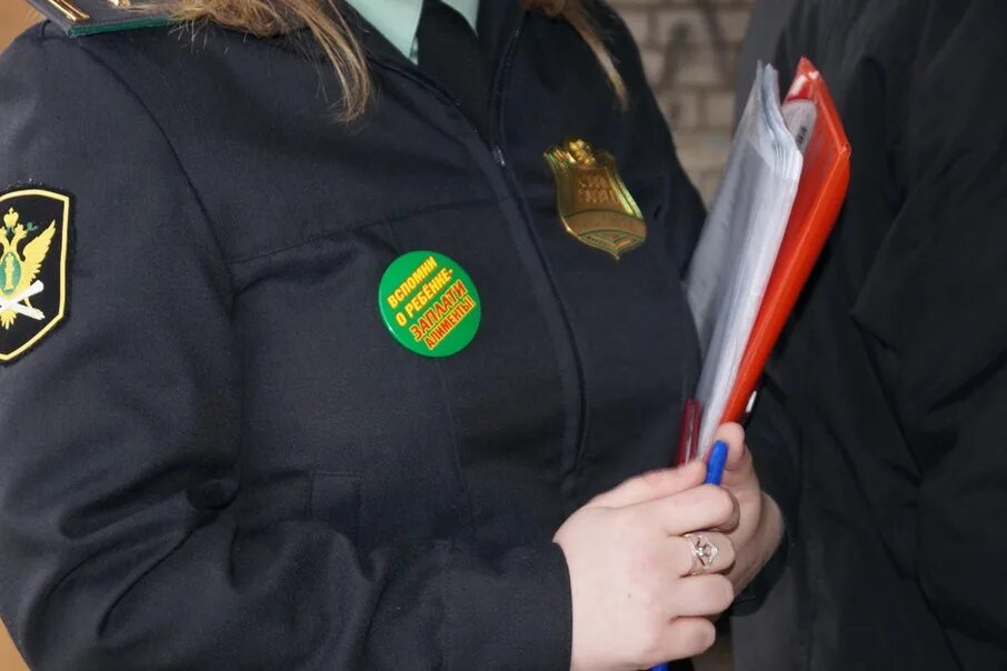 судебный пристав исполнитель и должник. судебные приставы детям. иващенко ольга судебный пристав. приставы. приставы изымают детей.