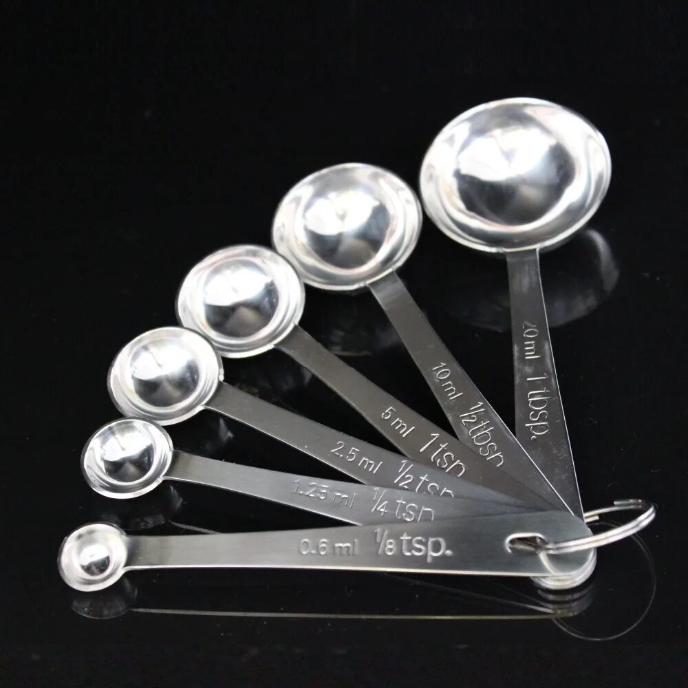 Общем чайной ложки. Столовые ложки и чайные в мл. 5 грамм в чайной ложке. 1 столовая ложка растительного масла сколько грамм таблица. Кофейная ложка и чайная ложка объем в мл.