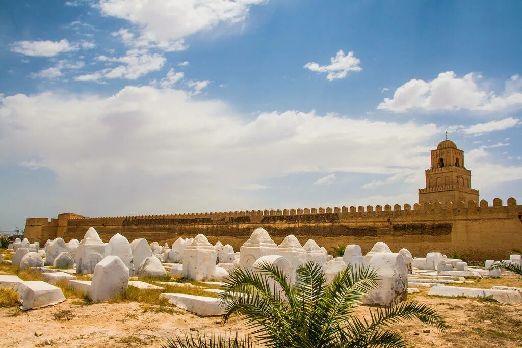 Кайруан Тунис. Мечеть Укба Тунис. Тунис Кайруан фото. Великая мечеть Кайруана в Тунисе. Тунис погода сейчас