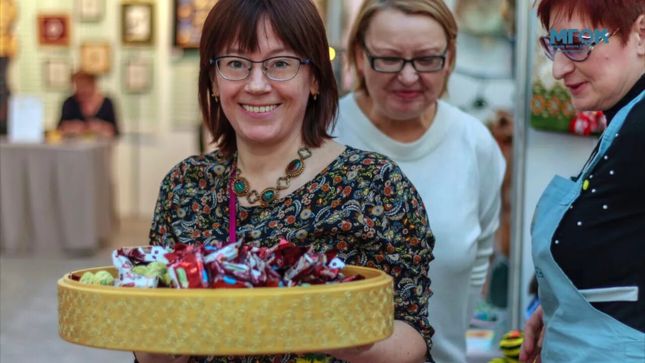 Выставка тимошина на кузнецком мосту. Ярмарка на кузнецком мосту в доме художника. кузнецкий мост выставка ярмарка. выставка в доме художника на кузнецком мосту. самоцветы на кузнецком.