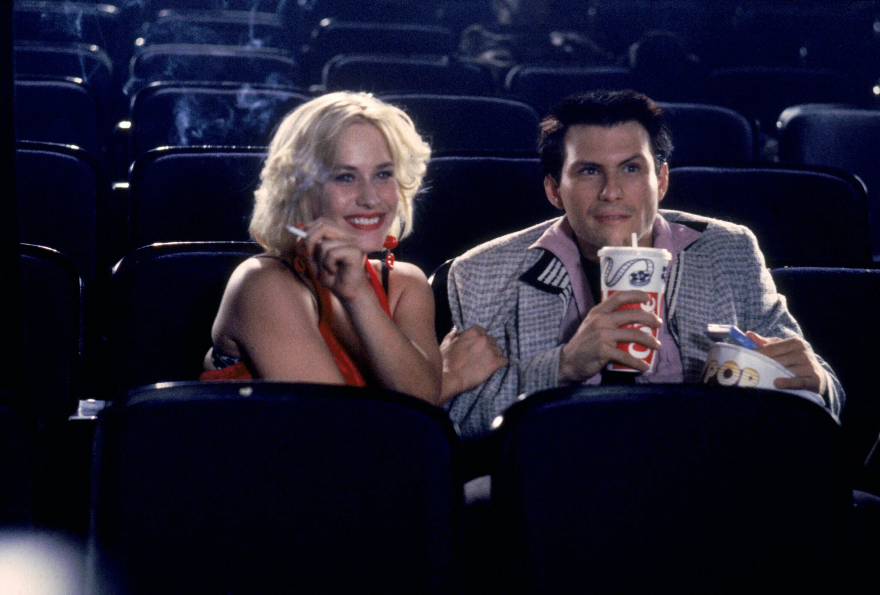 Двое 50. True Romance 1993 Патриция Аркетт. Настоящая любовь фильм 1993. Патриси Аркетт, фильм «настоящая любовь» (1993);. Настоящая любовь фильм Тарантино 1993.