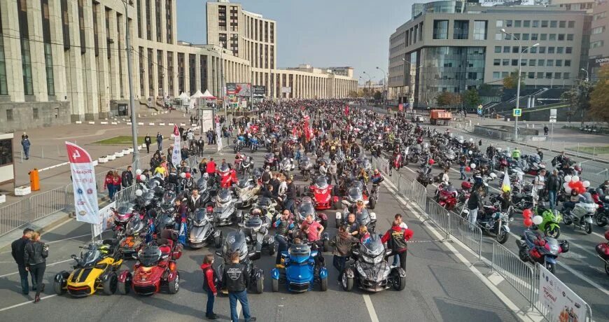 Moscow motor. Лодочный мотор москва 25. Свитшот moscow cycles. Московский автосалон 2009. Игора драйв 2022.