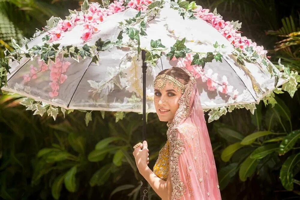 Umbrella dress. Индийский свадебный зонт. Фотозоны с зонтами. Женщина зонт Лаванда. Ideas for Umbrella.