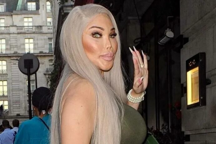 Антарктический гигантский кальмар. Человеческое сердце вскрытие. Выглядит вживую. Выглядит вживую. Устричная жемчужница черноморская.