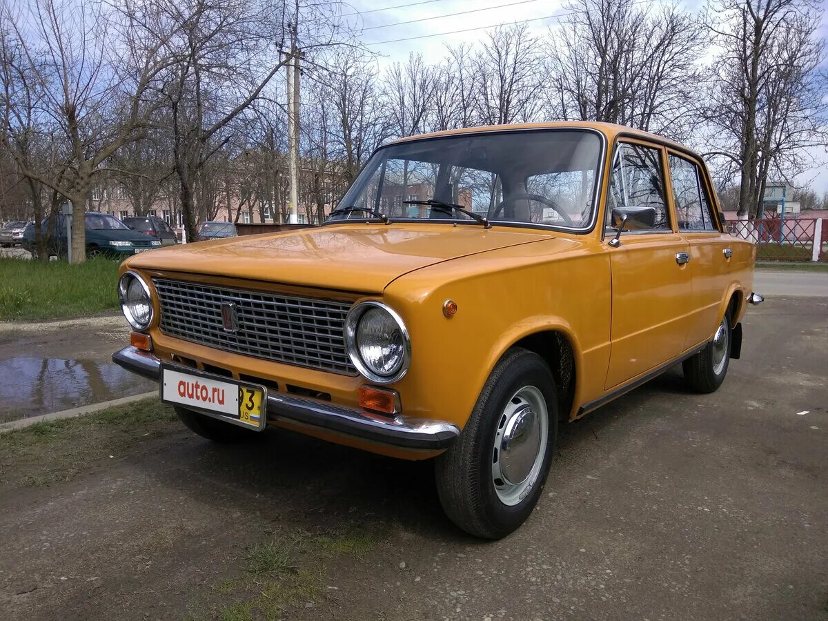 Ваз 21013 охра золотистая. Ваз 2106 1984 года. Ваз 2106 1984. 2103 1975 зеленый. Ваз 1984 год.