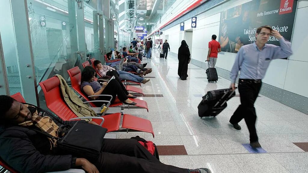Аэропорт Абу-Даби транзитная зона. Аэропорт Дубай транзитная зона. Аэропорт Абу Даби Транзит. Транзитная зона Абу Даби.