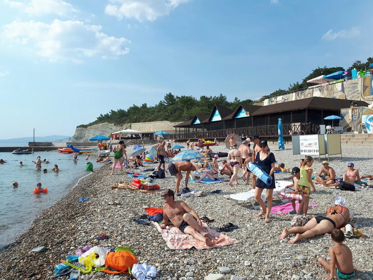 Отдых на море дивноморск. Пляж факел Дивноморское. Село Дивноморское Краснодарский край. Пляж на факел в Дивноморске. Дивноморское пляж Дивноморье.