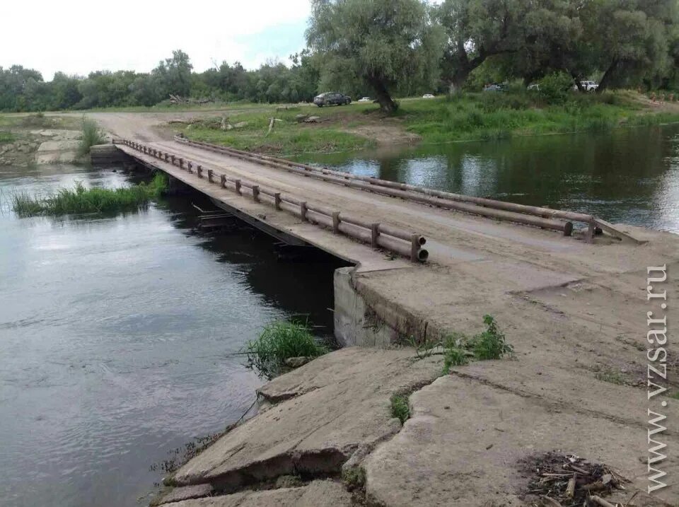 Уровень воды в хопре на сегодня балашов. Балашов Саратовской области река Хопер. Пинеровка Балашовский район Хопер. Река Хопер Пинеровка. Саратовская область мост Хопер.