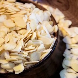 Миндальные лепестки