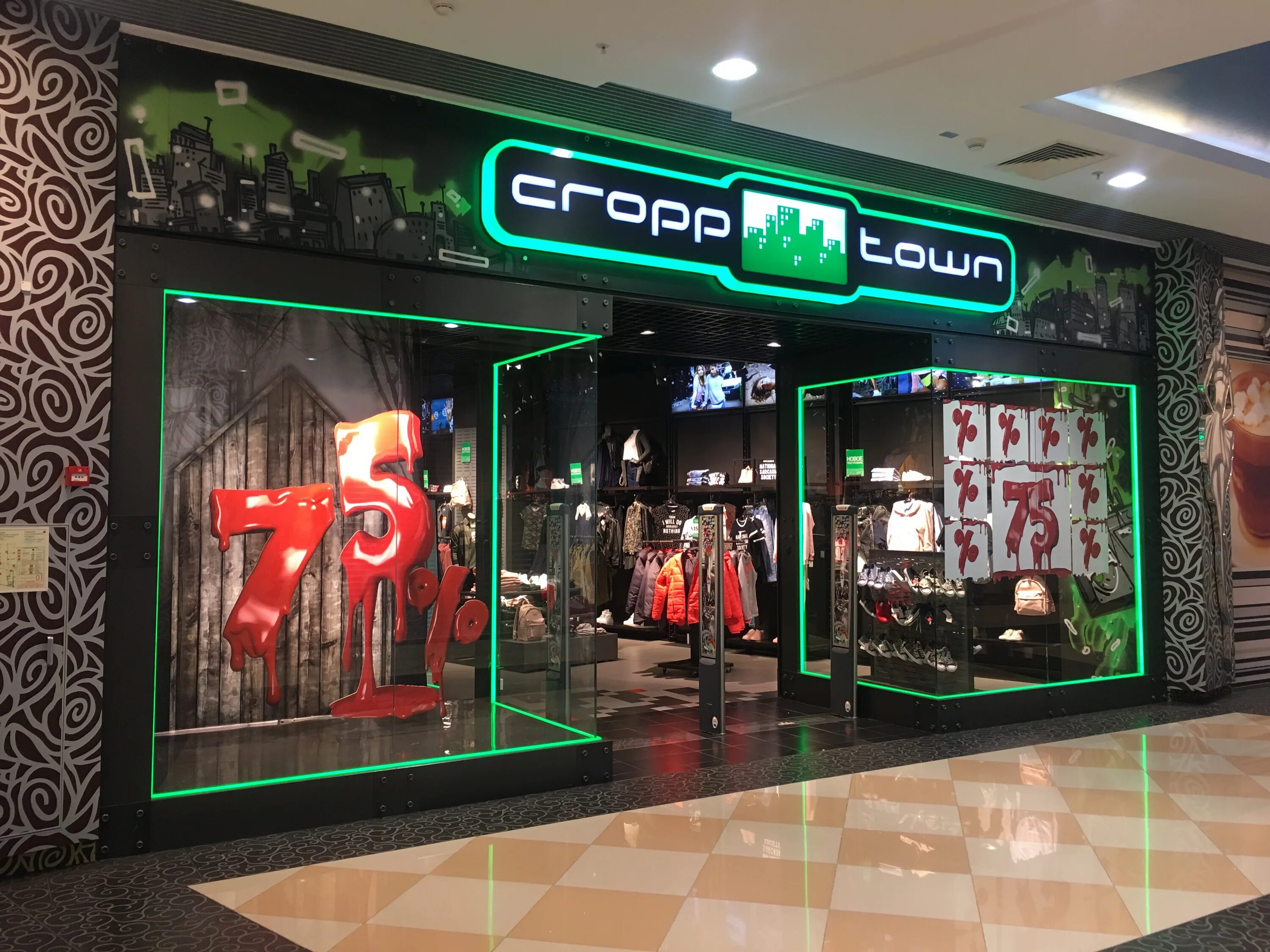 Магазин одежды cropp town. Магазин кроп в иркутске в модном квартале. Cropp town орел. Cr одежда cropp. Cropp армада оренбург.