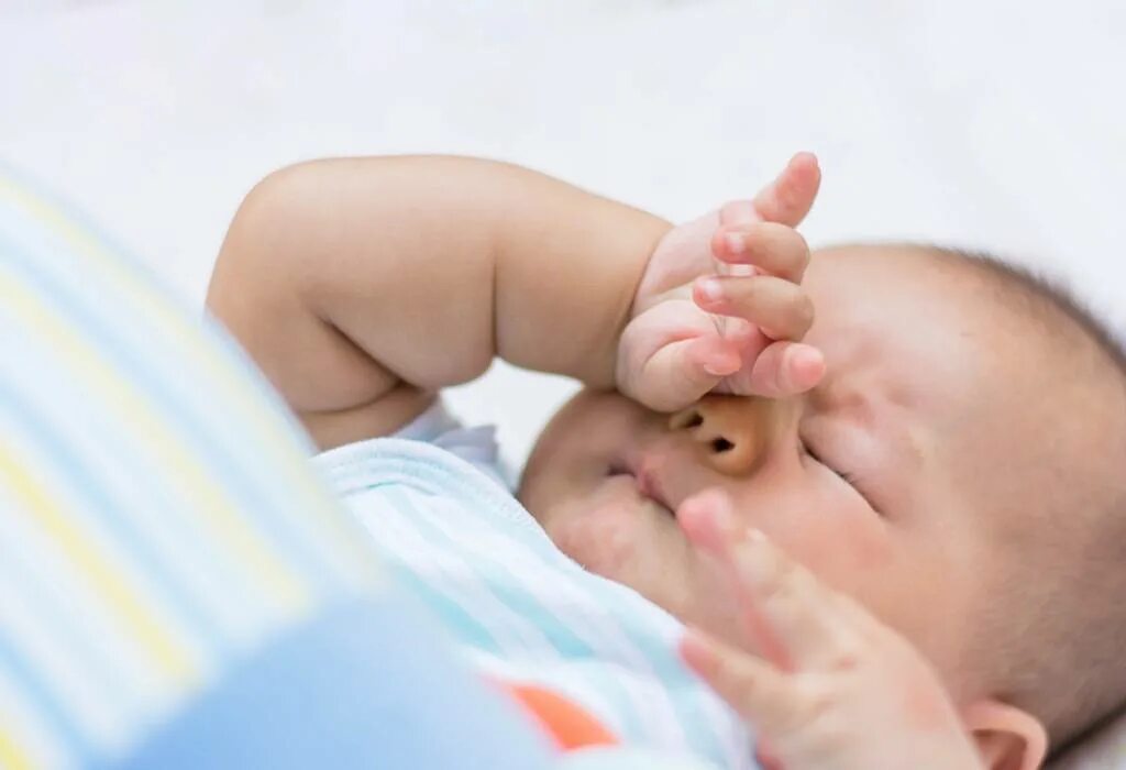 Когда дети начинают видеть после рождения. Глаза новорожденного. Младенец. Глаза у новорожденных детей. Взгляд новорожденного ребенка.