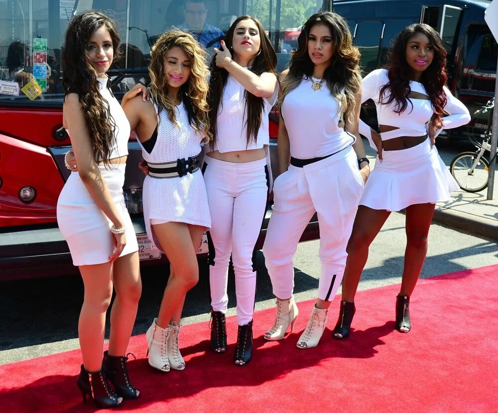 Fifth Harmony состав. Группа Fifth Harmony ножки. Брендовые вещи Хармони. Fifth Harmony состав имена. That my girl fifth harmony