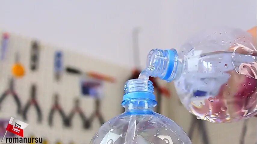 трещётка из бутылок пластиковых. как убрать запах из пластиковой бутылки. выпрямить пластиковую бутылку. как убрать запах из пластиковой бутылки. как убрать запах из бутылки для воды.