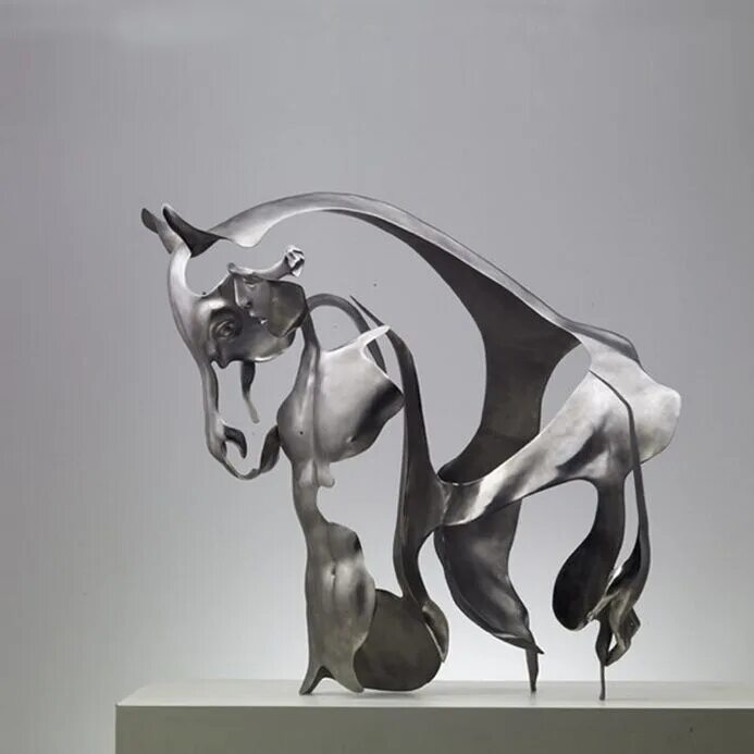 Скульптура Unmask Group. Абстрактная скульптура из металла. Стилизованные животные скульптура. Современное выставочное искусство из металла.