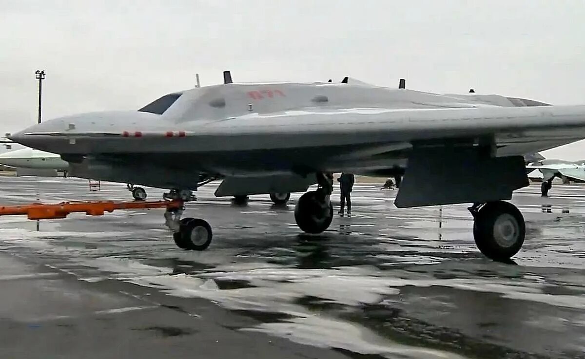 Ударный бпла с-70 «охотник». Бпла охотник характеристики. С-70 охотник беспилотник характеристики. Бпла охотник характеристики. Ударный бпла с-70 «охотник».