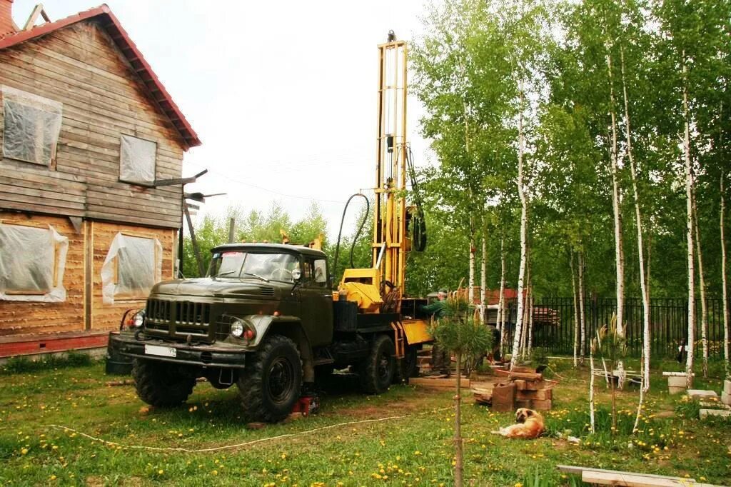 Бурение скважин. Бурение скважин на воду. УРБ бурение скважин. Бурение вода ЗИЛ. Скважина изготовление