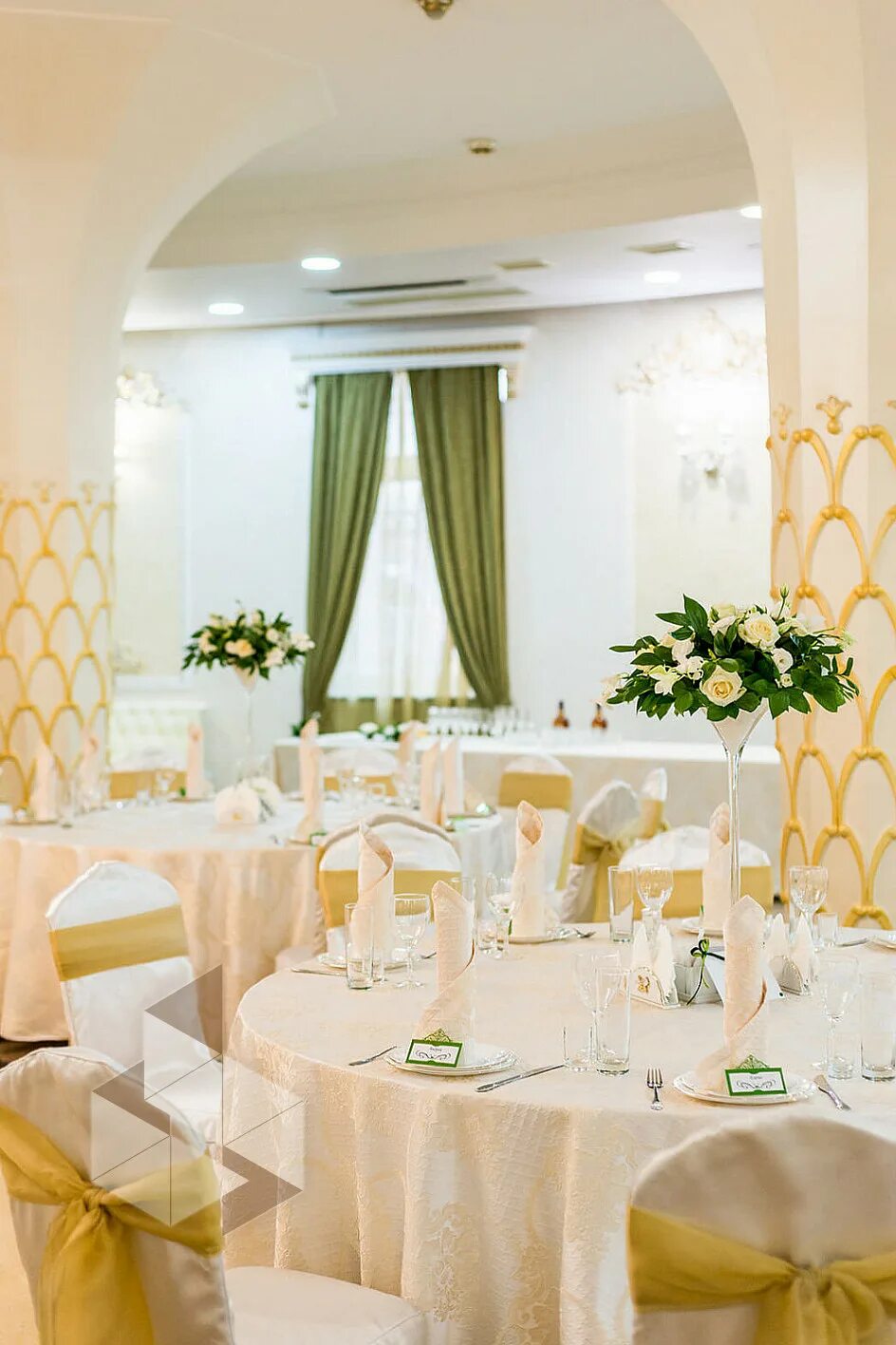 Кафе лермонтовский. Шепоты и крики ресторан. Ресторан лермонтов красные ворота. Банкетный ресторан олиус новый год. Кафе лермонтовский.