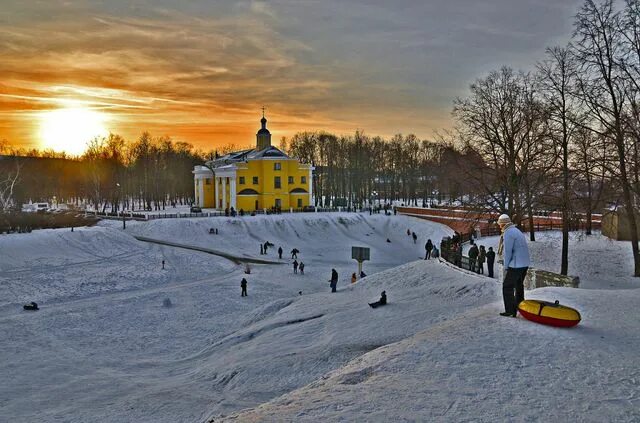 Кремлевская горка. Горка у Кремля Рязань. Горки Кремлевская. Зеленогорск горка Кремль. Ряжск зимой фото.