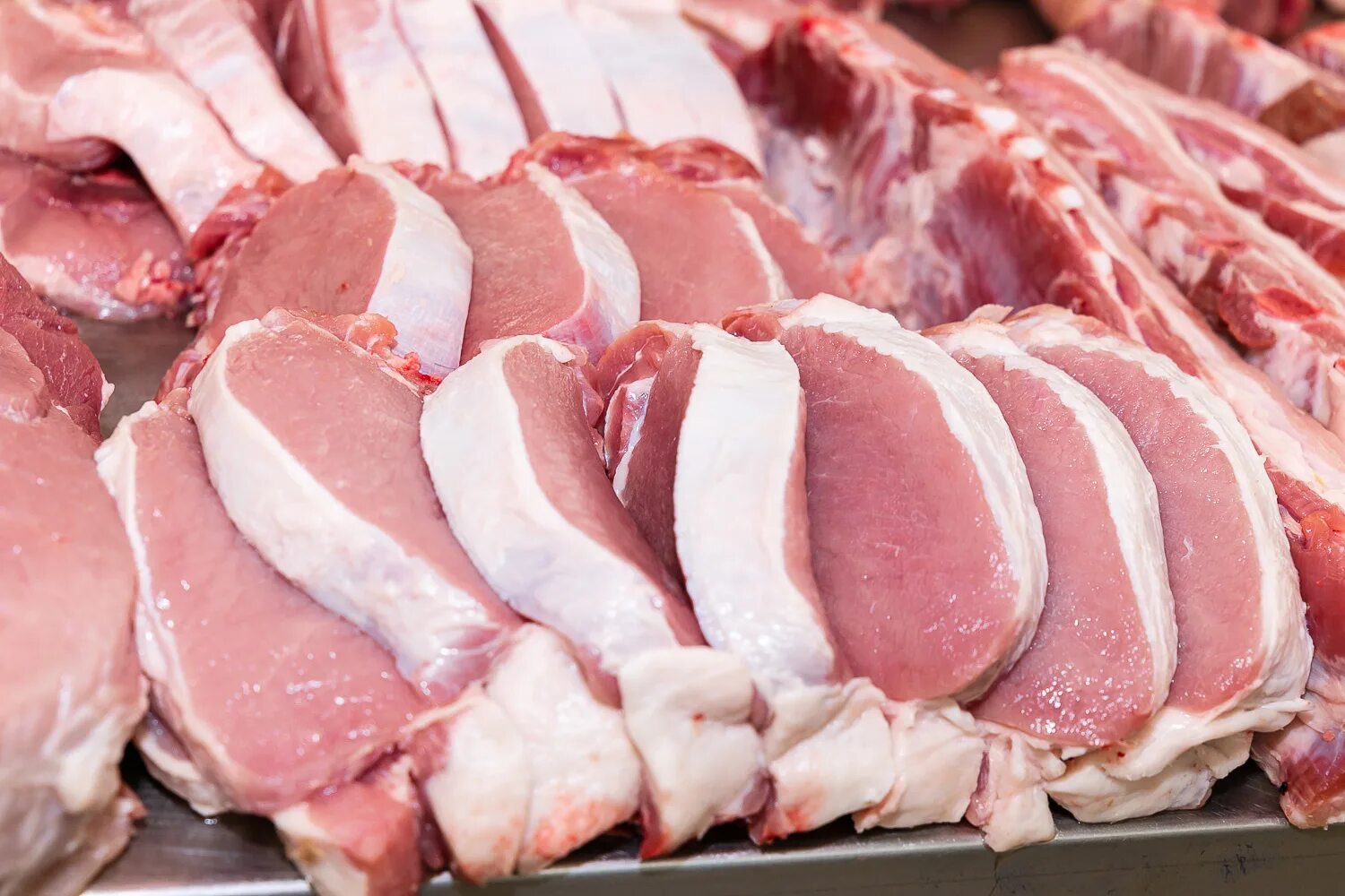 Почему свиное мясо. Свинина. Свежее мясо. Свинина свежая. Свиное мясо.