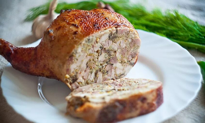 Галантин куриный с фисташками и. Рулет куриный галантин. Приготовление курицы галантин. Галантин — galantine. Галантин куриный с грибами.