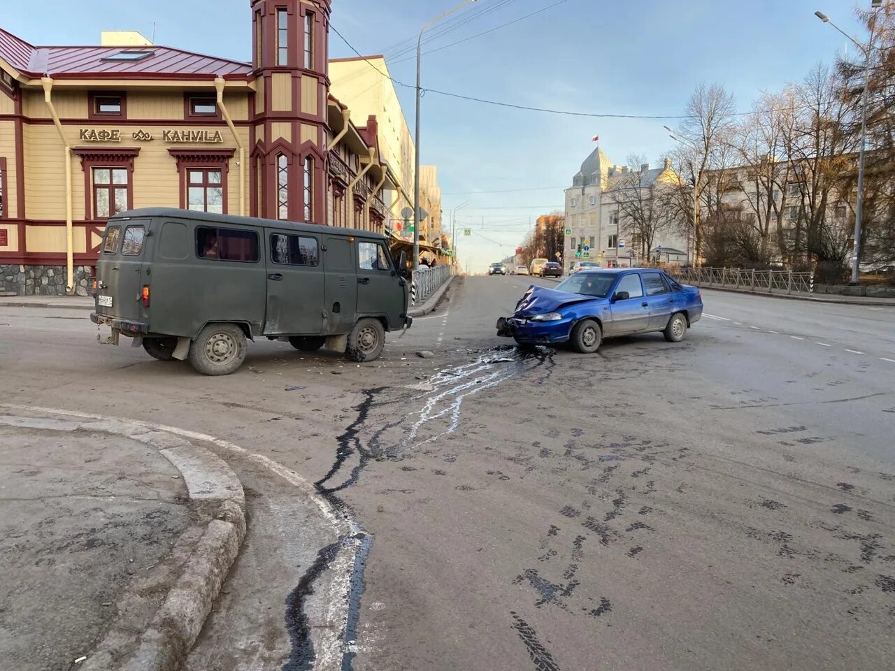 Подслушано в сортавала происшествия. Происшествия в Сортавала. ДТП на трассе Сортавала 12 декабря. УАЗ протаранил иномарку.