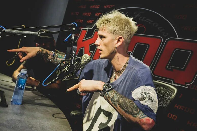 Machine Gun Kelly. Machine Gun Kelly 2021. Machine Gun Kelly группа. Machine Gun Kelly hair. Mgk let me go