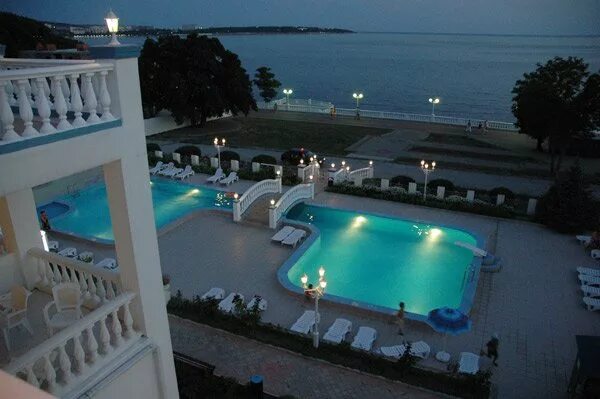 Бассейн белый дом геленджик. Белый дом геленджик. Белый дом геленджик официальный сайт. Гостиница белый дом. Геленджик пансионат белый дом.