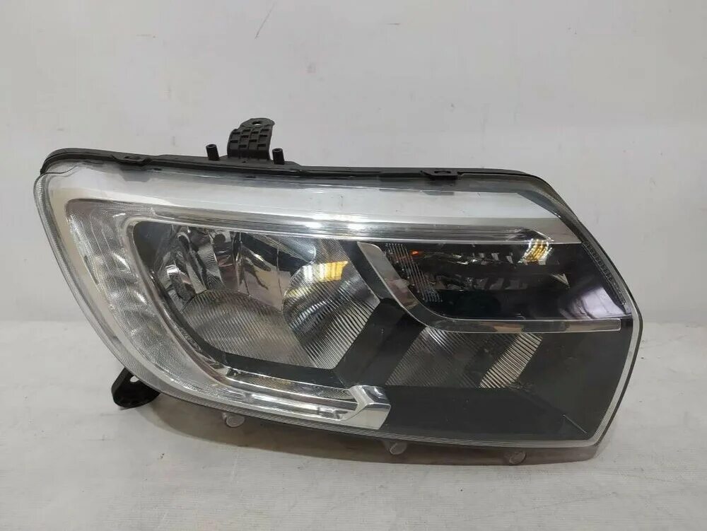 Фара передняя логан 1 рестайлинг. 260100437r renault фара правая. 260100437r. 260100437r фото.