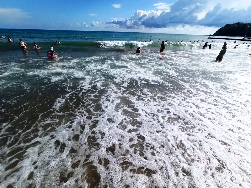 В конце октября когда последние курортные. Море Архипо Осиповка. Архипо-Осиповка шторм 2022. Архипо-Осиповка 2022. Море в Архипо Осиповке сейчас.