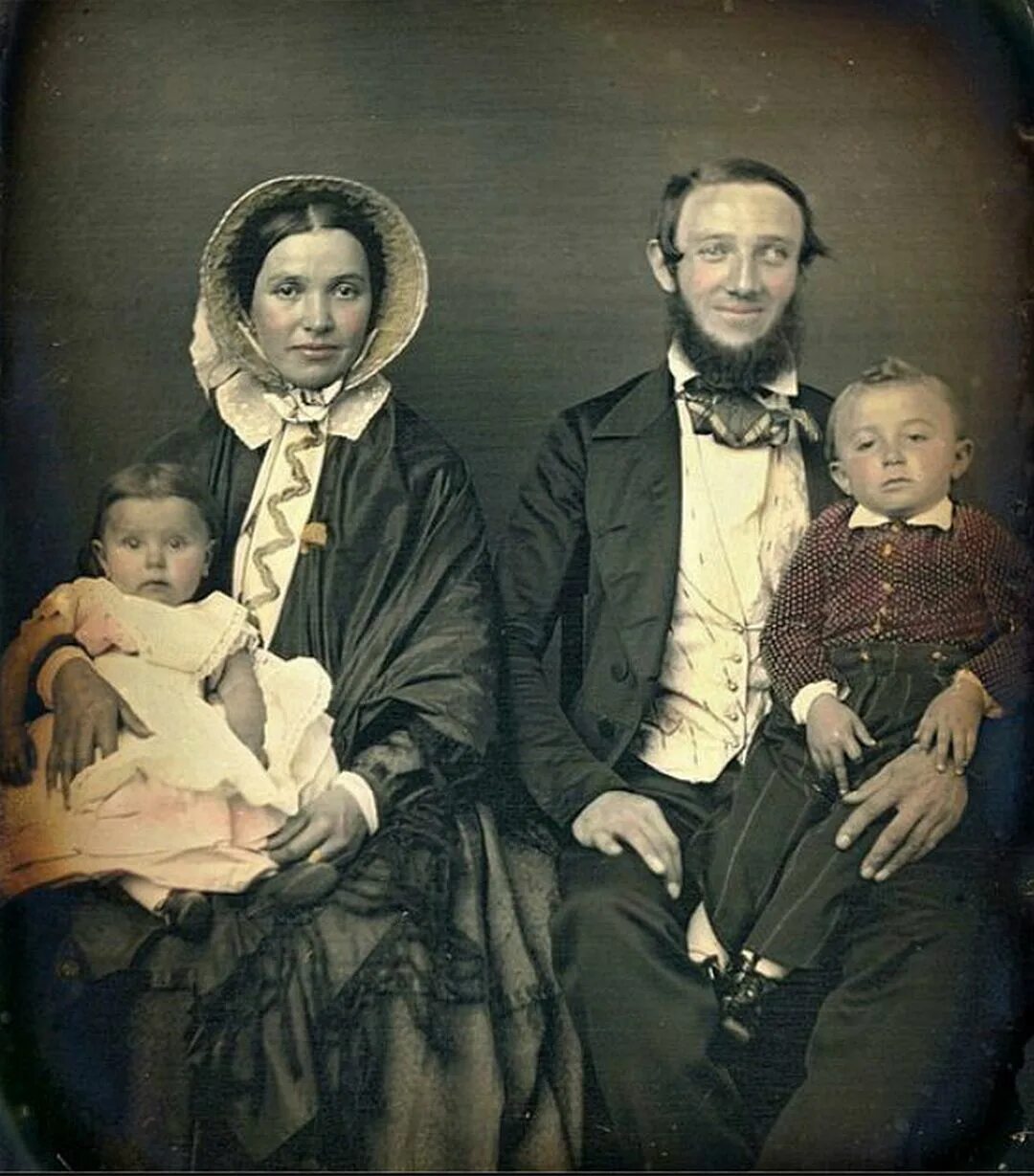 Семья викторианской эпохи 1620-1820 г.г. Семья 19 века Англия. Семья викторианской эпохи. Старинный портрет семьи.