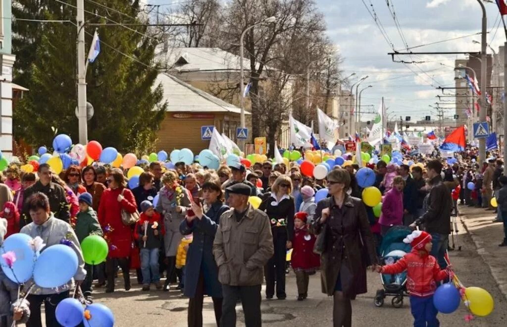 1 Мая Кострома. Демонстрация в Костроме 1 мая. Кострома 1 мая праздник. Праздничное шествие на день города.