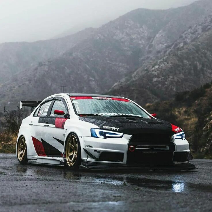 Эво карс симферополь. Митсубиси Лансер Эволюшн. Mitsubishi Lancer Evolution 10. Митсубиси Лансер Эволюшн 9. Mitsubishi Lancer Evolution 8.