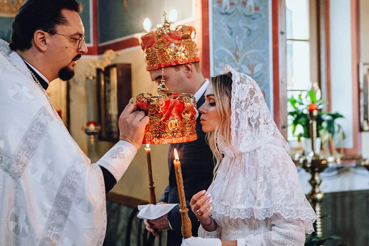 Венчание в Италии. Венчание в церкви. Свадьба в церкви. Церемония венчания.