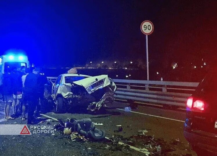 Попала в аварию и была вытрахана незнакомцем прямо на дороге