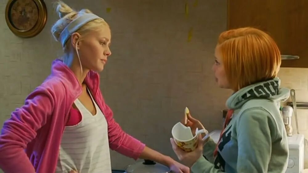 Екатерина Кузнецова В Розовом Белье – Кухня (2012)