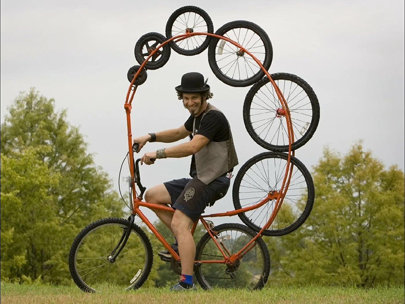 включи самый оригинальный. включи самый оригинальный. наполовину в воде. включи самый оригинальный. джеймс тревин книжный блогер фото.