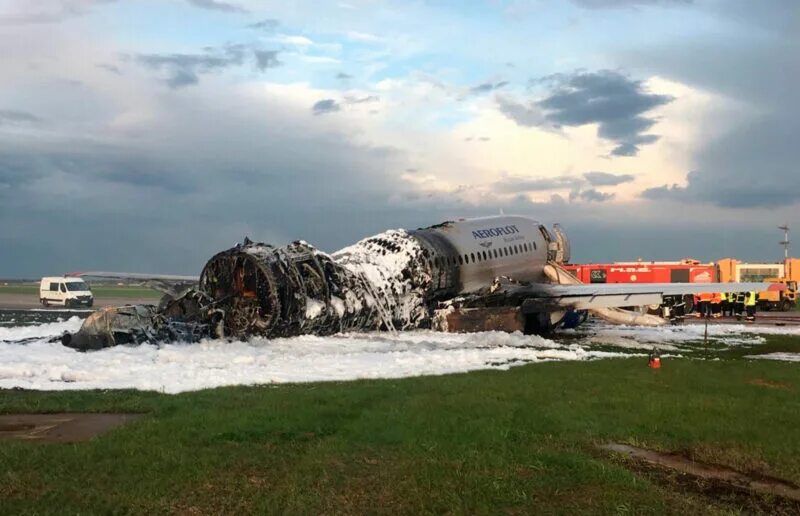 Катастрофа SSJ 100. Катастрофа SSJ 100 В Шереметьеве. Катастрофа в Шереметьево 2019. Суперджет 100 Шереметьево.