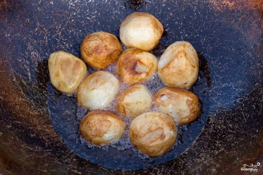 Картошка в казане круглая. Картошка в казане круглая. Картофель по охотничьи. Картофель по деревенски. Картошка в казане круглая масле - сколько готовить.