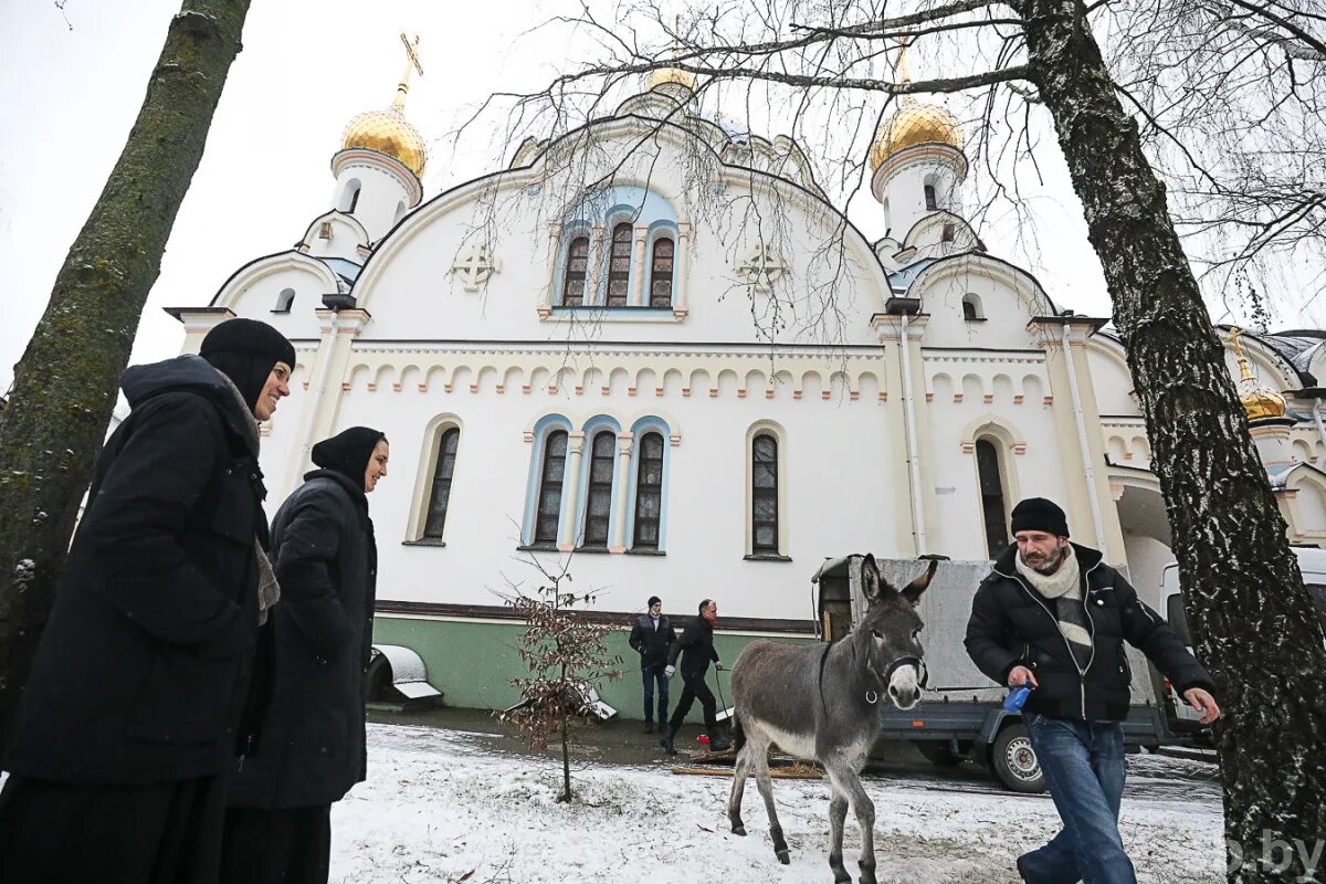 Свято-Елисаветинского монастыря. Трансляции служб - Свято-Eлисаветинский монастырь. Фото Свято-Елисаветинский монастырь в Рождество.