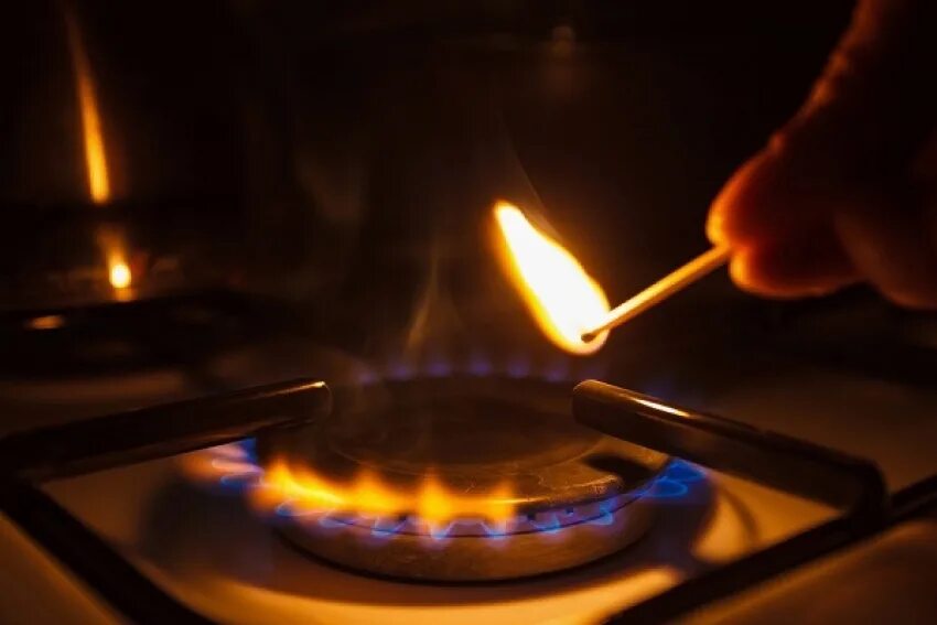 Огонь газовой плиты. Газовые приборы. газовая плита зажженная. огонь на плите. газовая плита огонь.