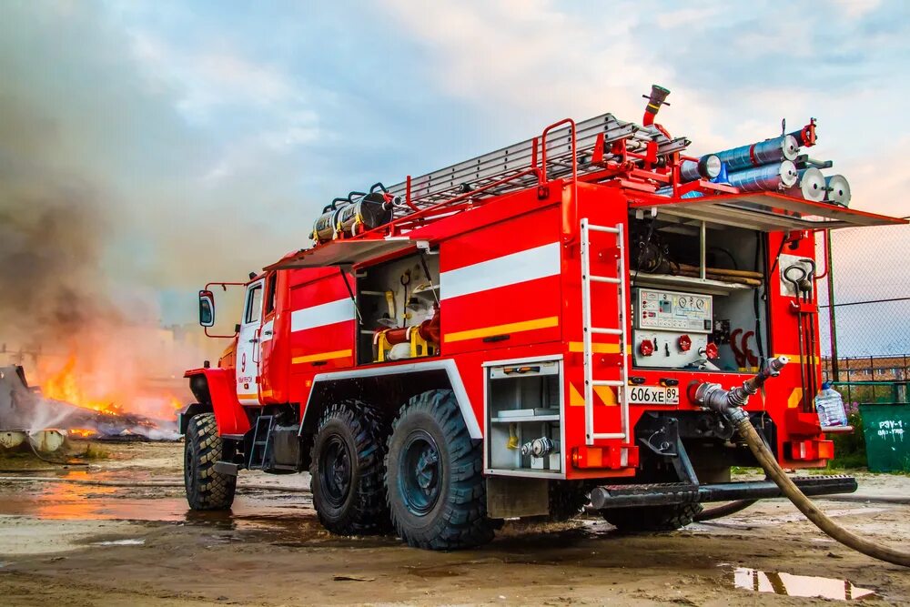 Включи пожарная техника. Пожарная машина камаз 43118. Пожарная машина урал 2022. Розенбауэр камаз ац 3,2 -40/4. Камаз 5387 пожарный.