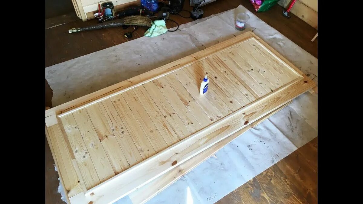 Как сделать самодельную дверь. Деревянная дверь. Самодельная дверь. Деревянная дверь в сарай. Как сделать самодельную дверь.