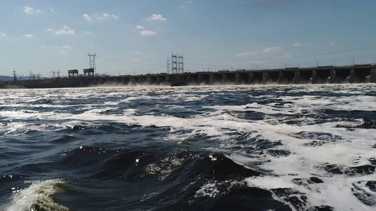 Сброс воды в волге. Жигулевская ГЭС сброс воды. Сброс воды ГЭС Тольятти. Сброс воды с дамбы. Вид сброса воды на Днепрогессе.