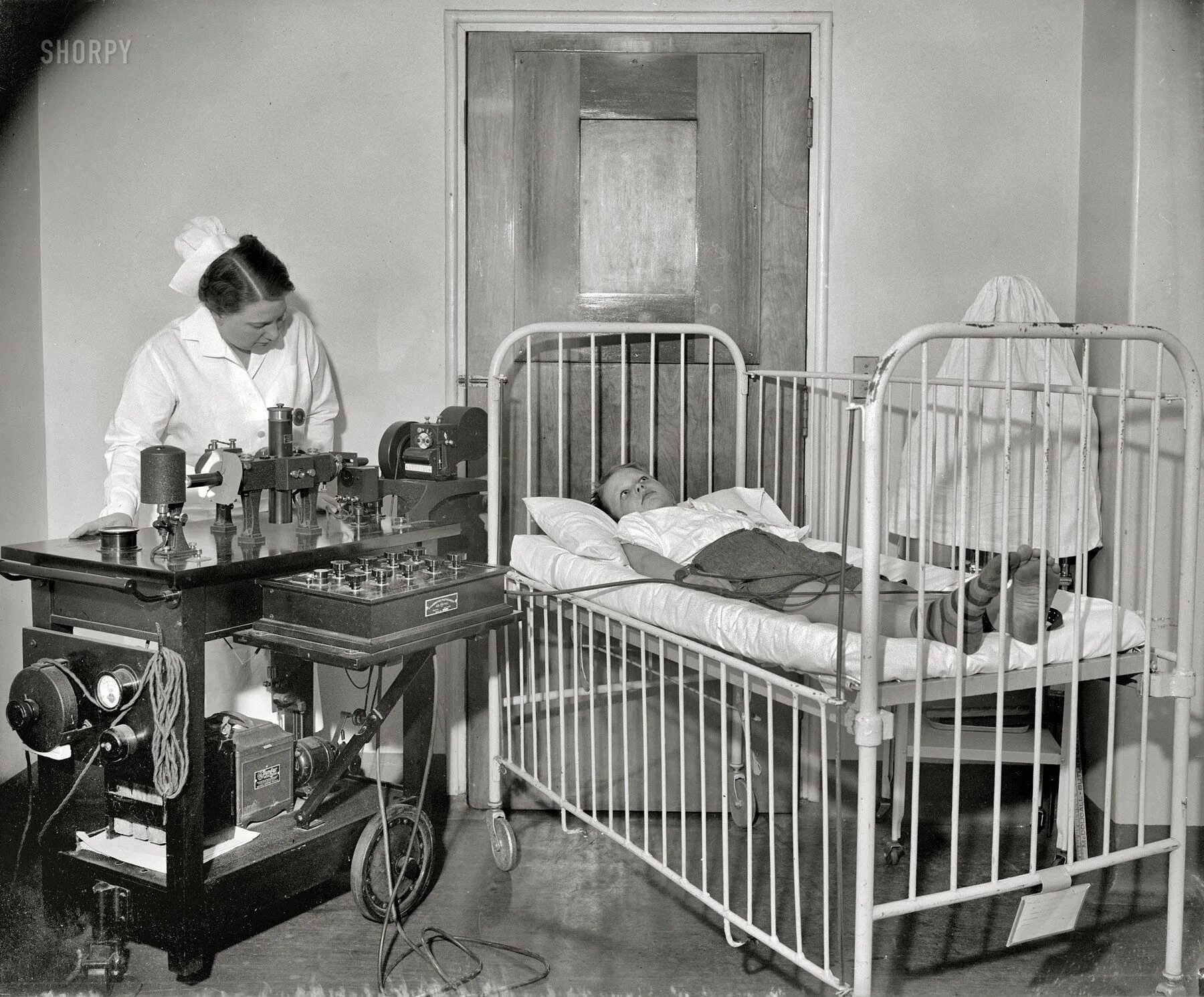 Первые больницы для детей. Детская больница 1937. Старинная больница. Советские дети в больнице.