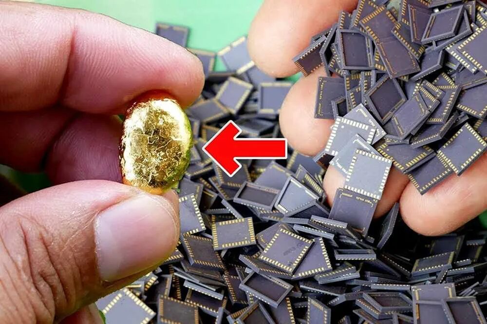 Аттракцион золотой слиток. Добыча золота в японии. Аффинаж золота из радиодеталей. Отходы золота. Золото в радиодеталях.