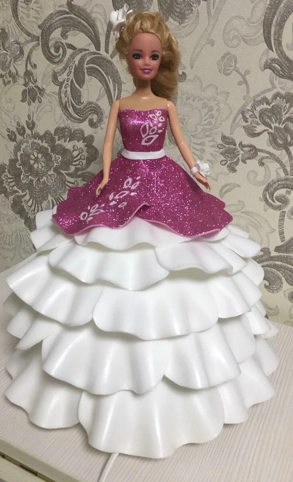 платье для куклы из фоамирана. светильник из изололона кукла. куклы барби платья из фоамирана. фоамиран барби. куклы барби платья из фоамирана.