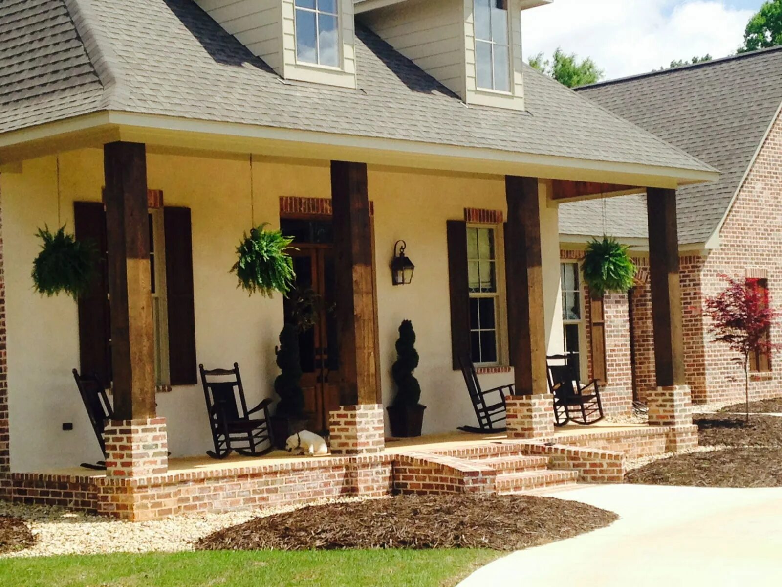 Крыльцо для дачного домика. Отделка деревянных колонн террасы. Столбики крыльца. Перила на веранде. Столбы для веранды.