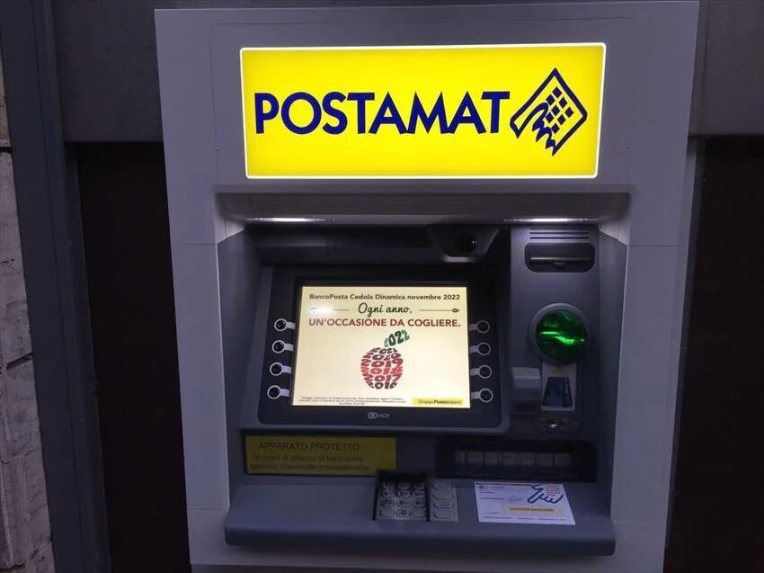 Банкоматы время работы. Банкомат в Италии. Новые банкоматы. ATM банкоматы в Италии. Postepay Italia.
