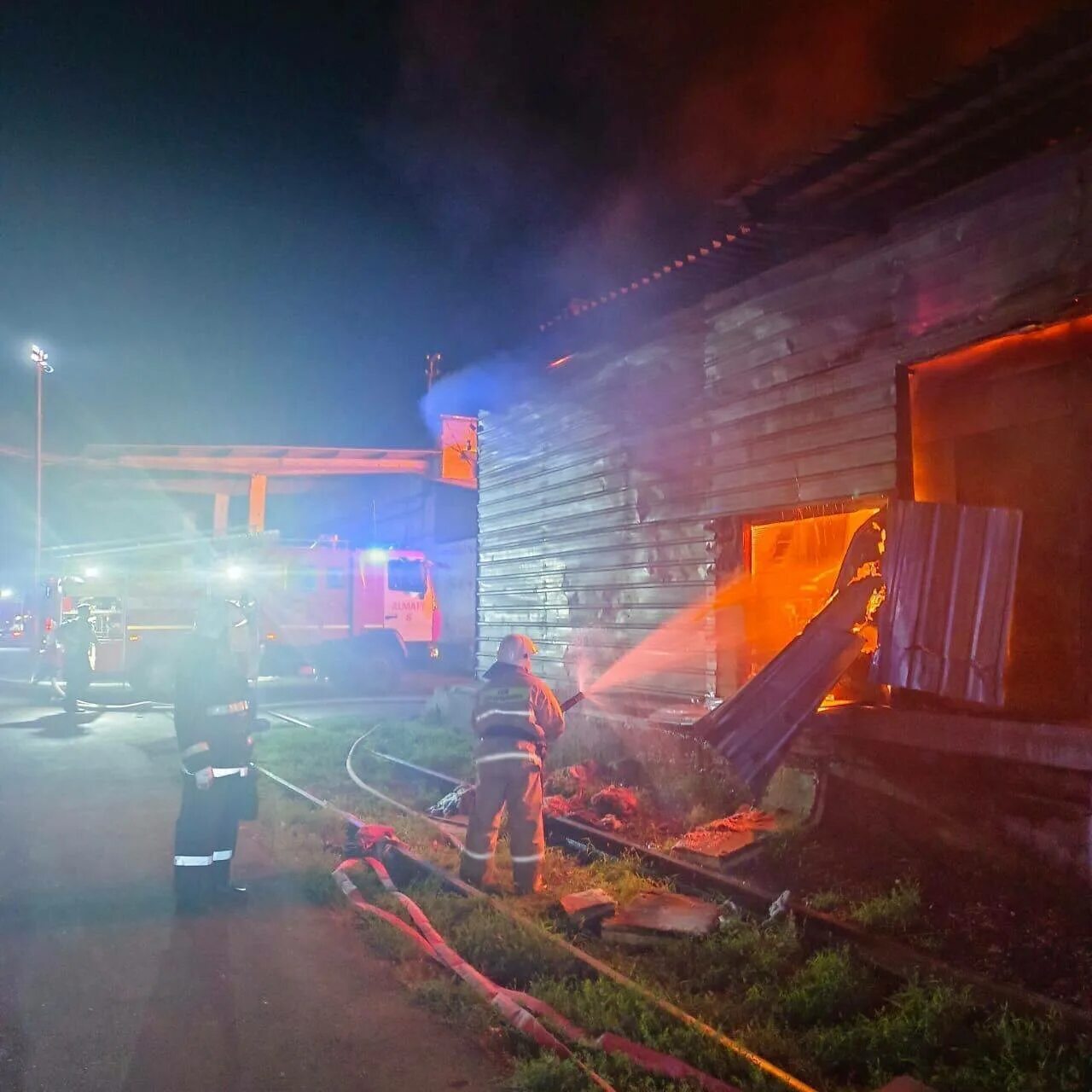 Пожар в алматы сегодня ночью. Пожар в Алматы. Пожар в Алматы сегодня 2023. Пожар в архиве.