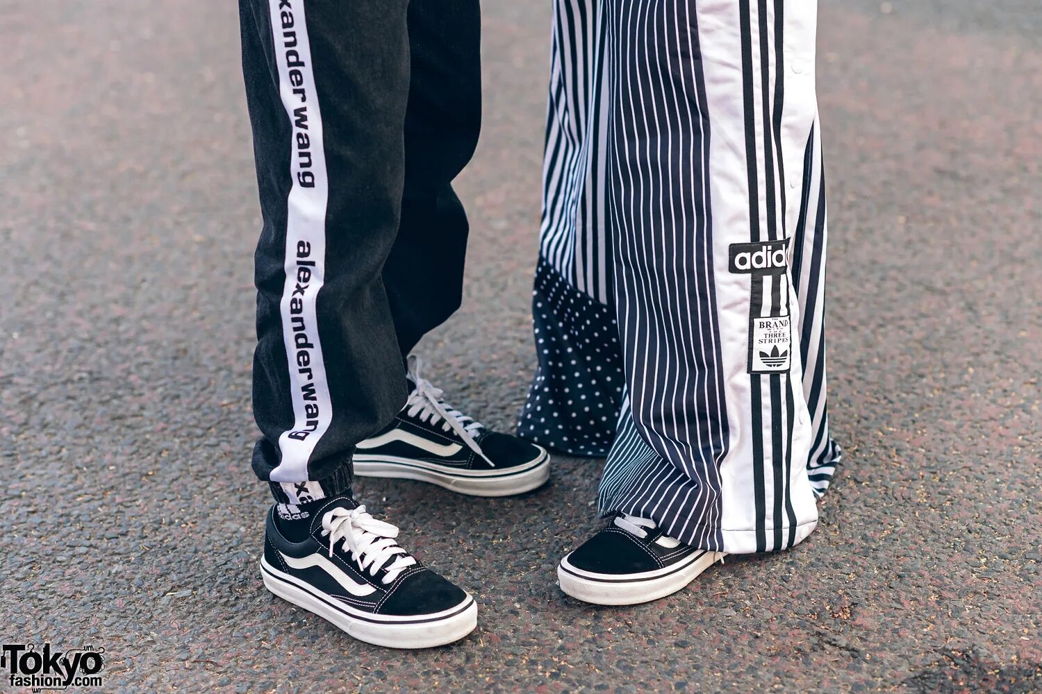 Штаны адидас баленсиага. Adidas Balenciaga Pants. Adidas штаны Баленсиага. Adidas x Balenciaga штаны. Balenciaga x adidas Pants.